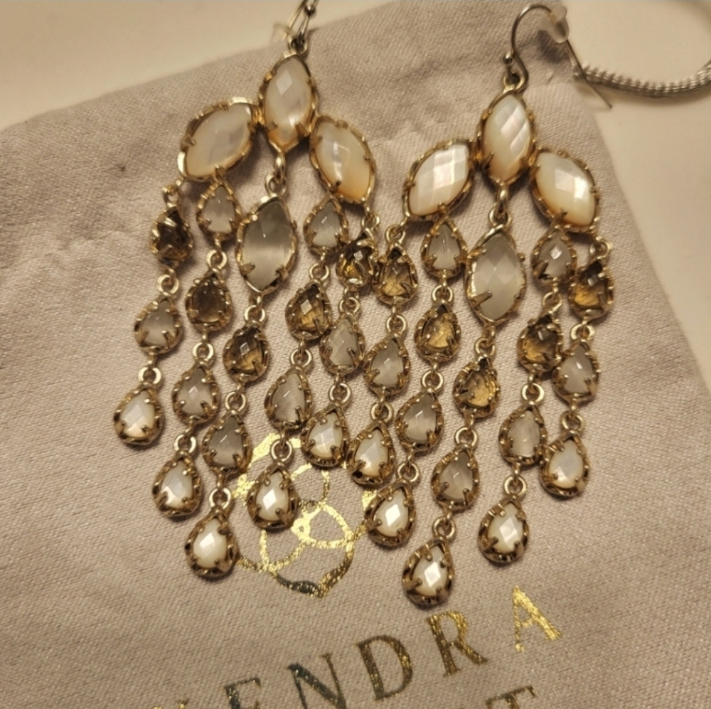 ISO Kendra Scott Freesia earrings in this colorway. Please notify me before list